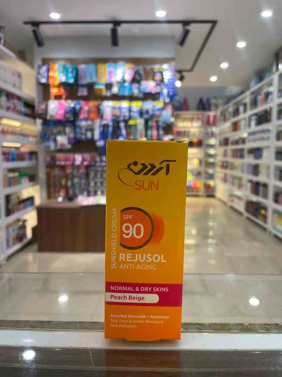 کرم ضد افتاب 0م اس پس اف 90 بژ روشن ضد چروک اردن